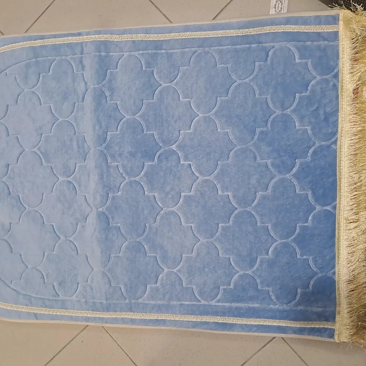 Sexhade me mihrab dhe xhufkë, ngjyra blu e çelët