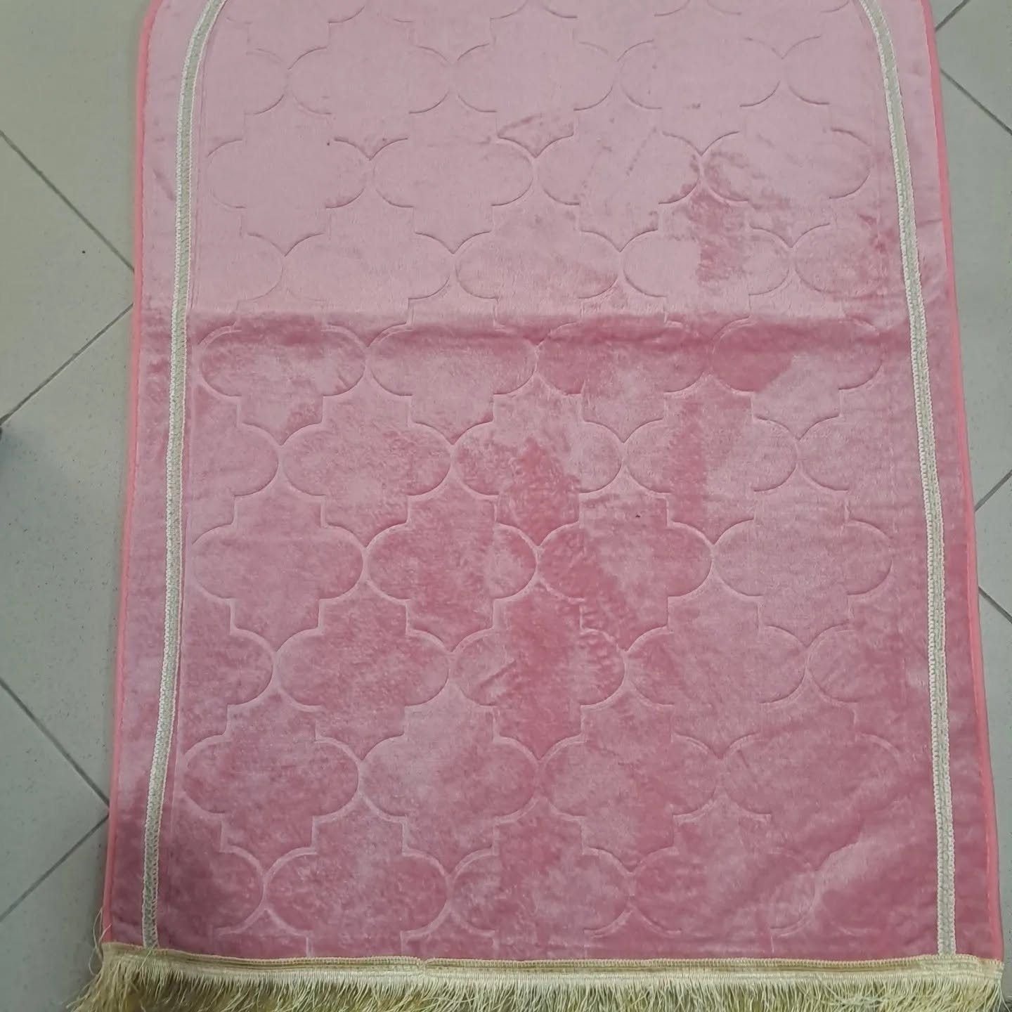 Sexhade me mihrab dhe xhufkë, ngjyra rozë e çelët
